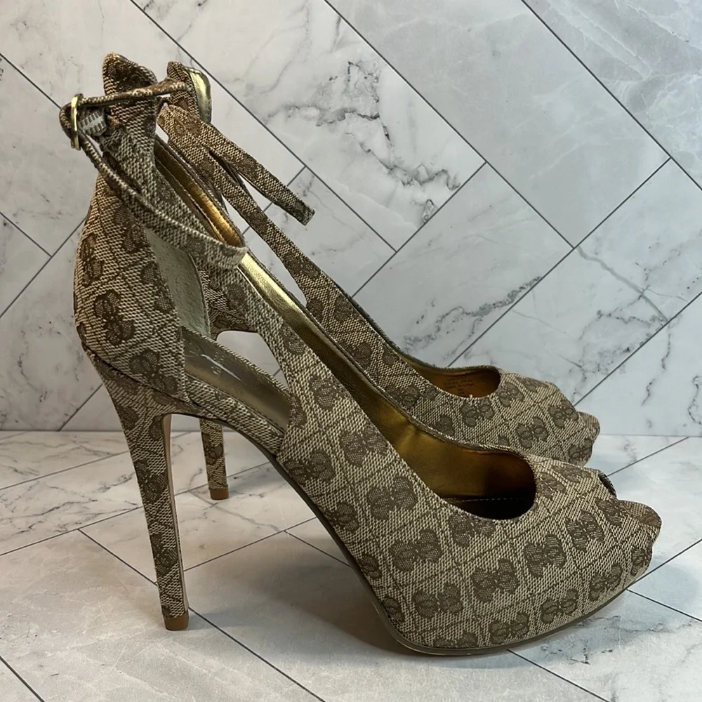 NWT Guess Los Angeles Womens Holie2 Dress Platform Pumps Natural Multi Fabric 9M